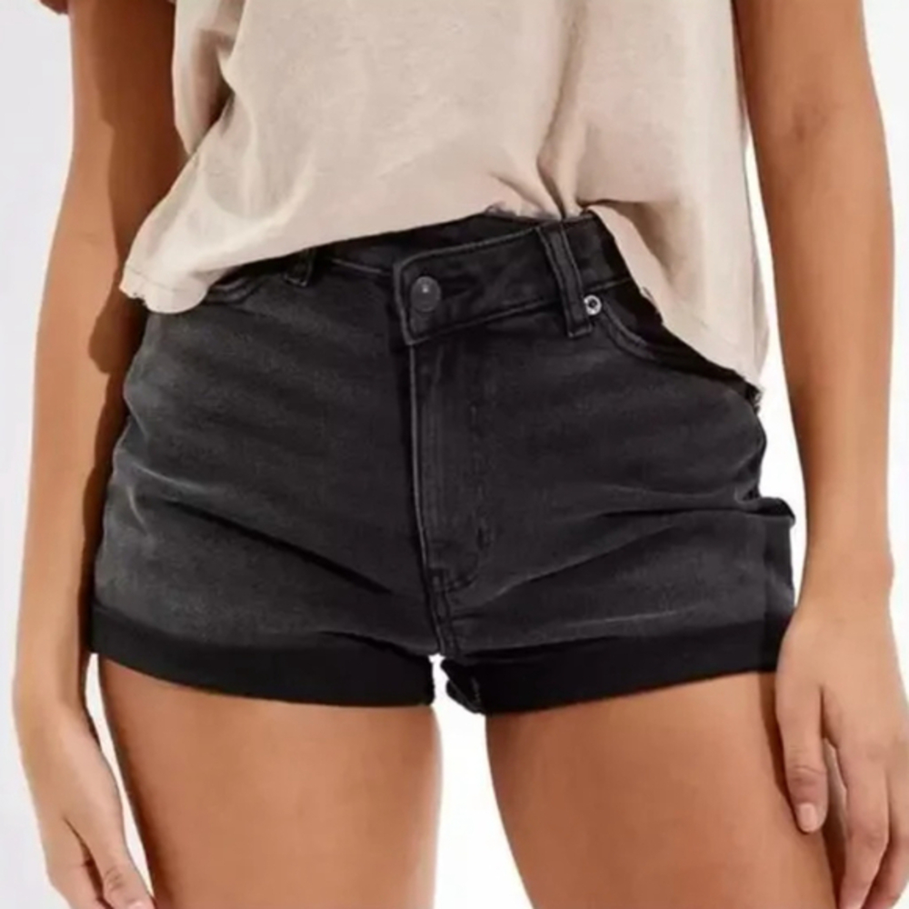 American Eagle Black Highest Rise Mom Crossover Short Size 4